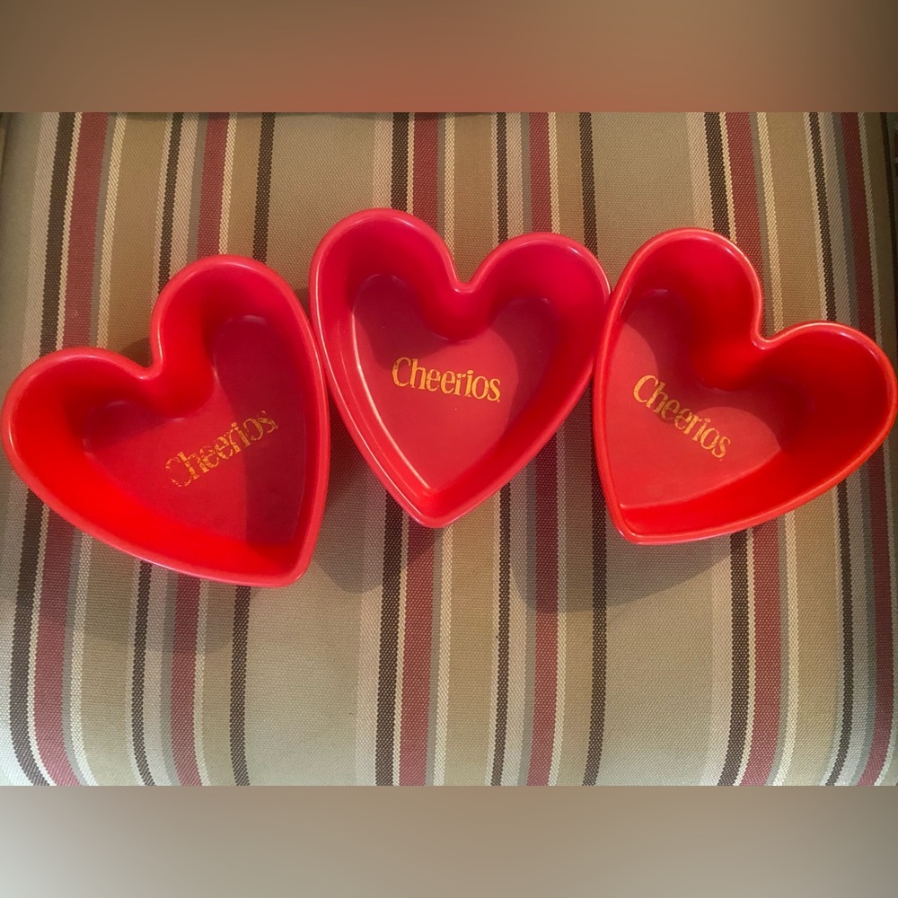 Heart-shaped Cheerios bowls set/3